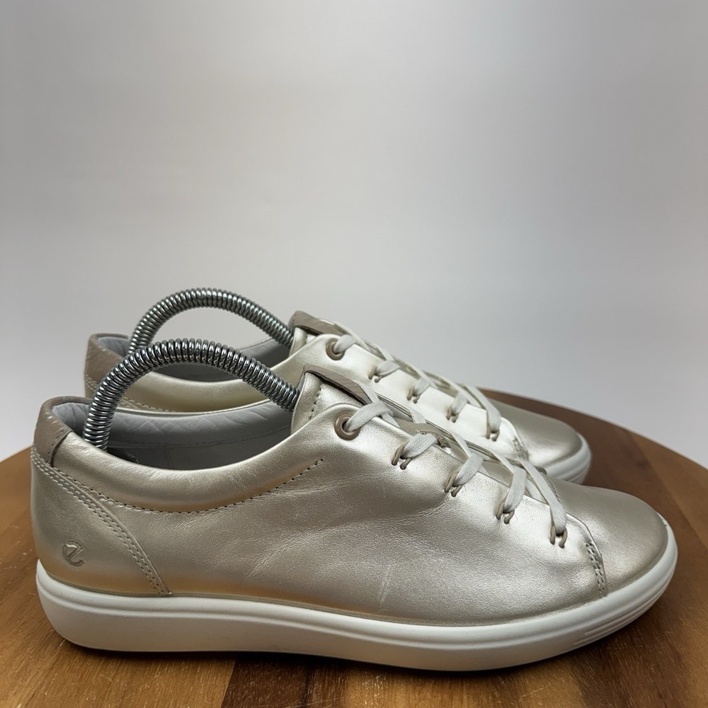 New NWOB Womens Ecco Soft 7 Gold Leather Low Casual Sneakers Shoes Size 8 - 8.5